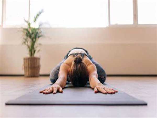 Hướng dẫn bài tập yoga chữa đau lưng vai gáy